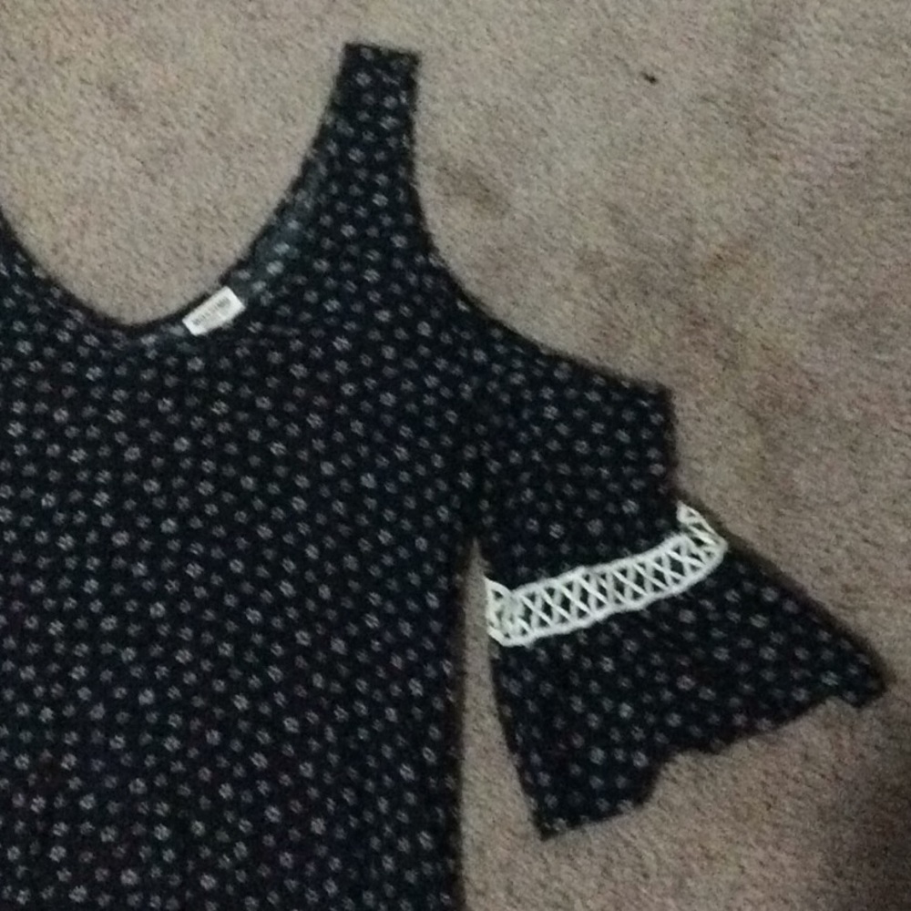 MOSSIMOS COLD SHOULDER TOP! - Picture 5 of 7